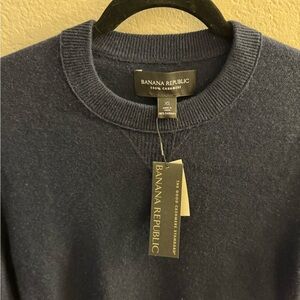 Banana Republic cashmere crewneck sweater. new with tags